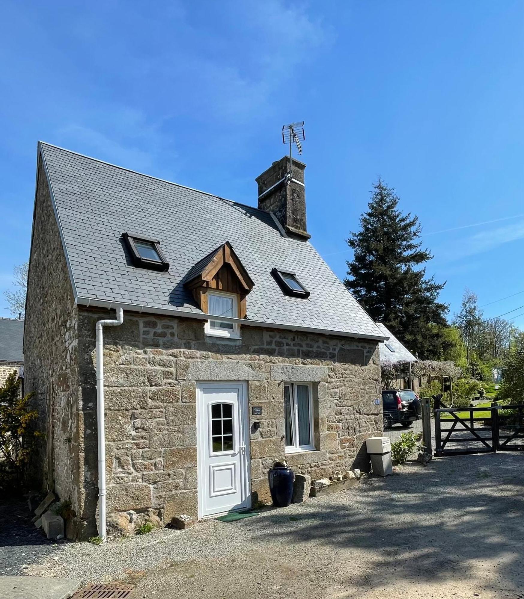 Le Petit Fleur - The Little Flower, Cosy Cottage Saint-Michel-de-Montjoie Екстер'єр фото